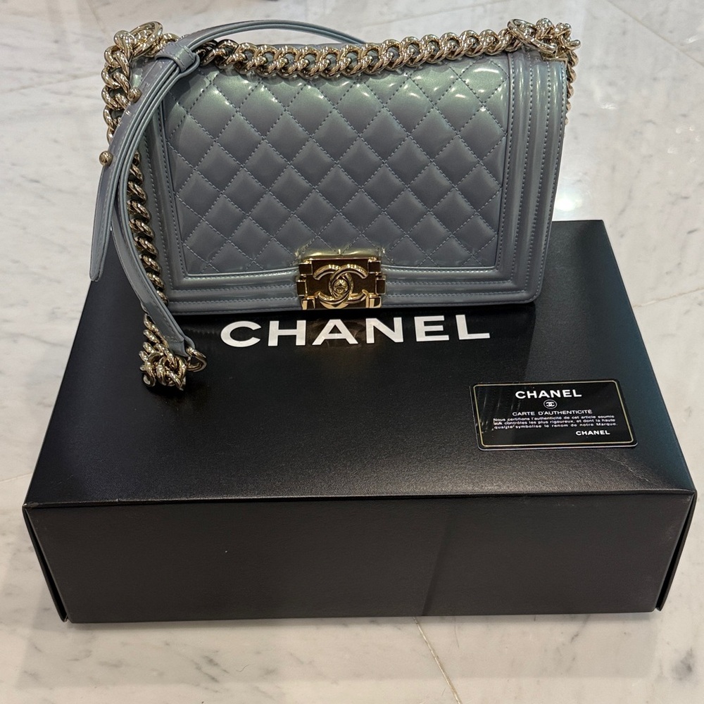 💯 authentic Chanel Boy Bag in Quilted iridescent blue